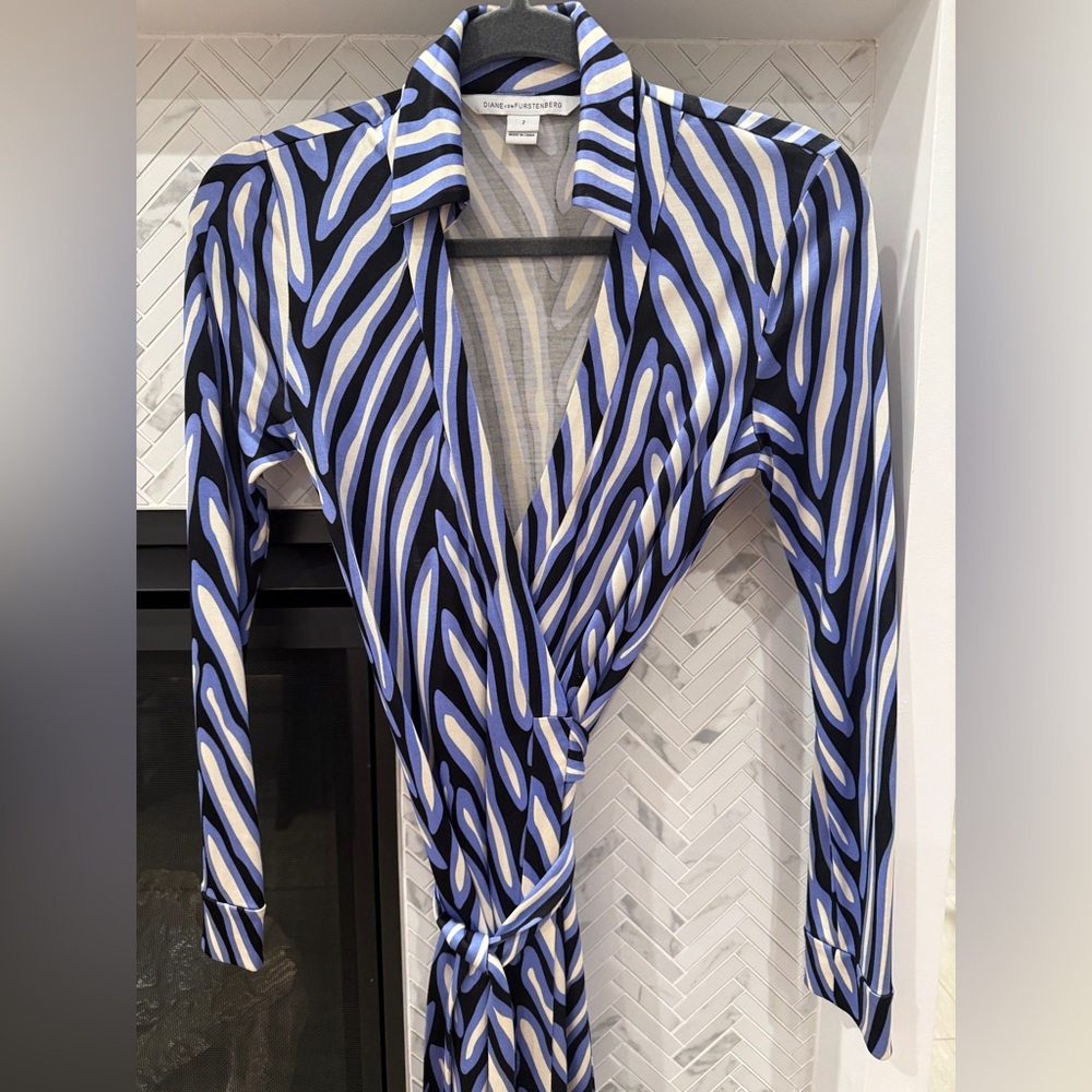 Diane von Furstengerg wrap dress size 2
